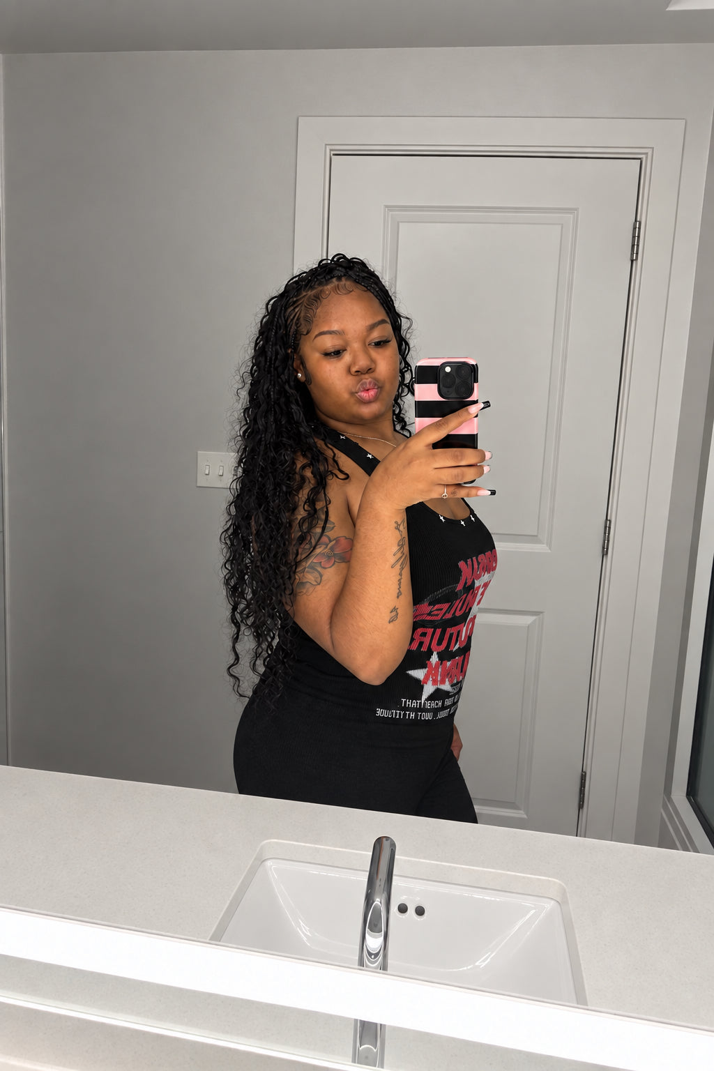 Water Wave crochet worn, mirror selfie