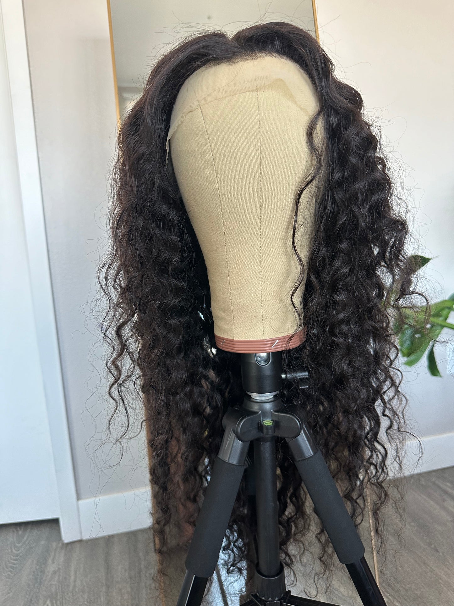 28 in Loose Deep Frontal Wig Transparent